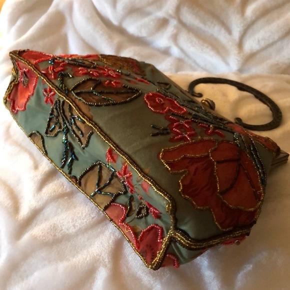 INS Floral Beaded Handbag - Picture 6 of 6